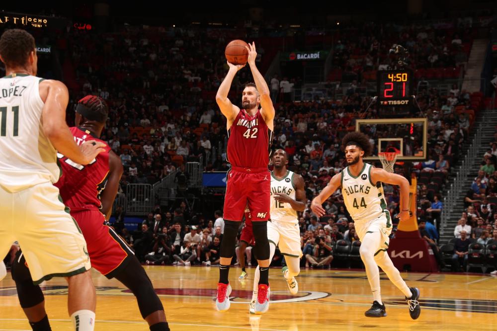 至三分线外 至三分线外